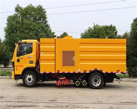 High Efficiency Runway Road Sweeper Truck With M Hopper And M Water