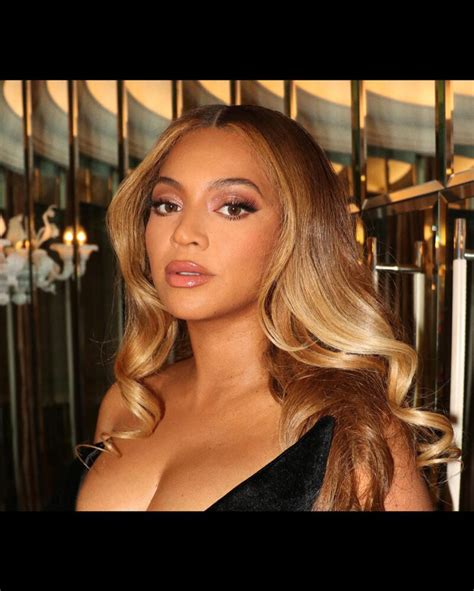 Beyonce Knowles Fantastic Big Boobs In A Sexy Cleavage Hot Celebs Home