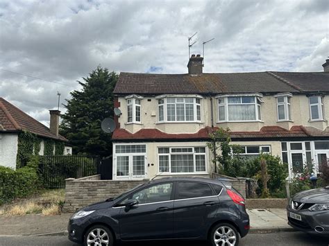 Bed Property For Sale In Russell Road Enfield Greater London En