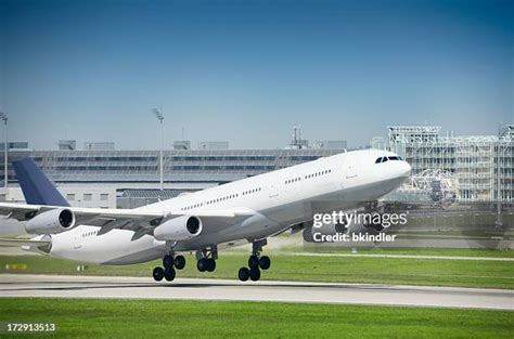 12,848 Airplane Side View Stock Photos, High-Res Pictures, and Images ...