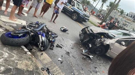 Motociclista morre após ser arremessado durante colisão carro em