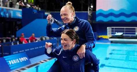 Synchronized Divers Sarah Bacon And Kassidy Cook Serve Up First U S Medals