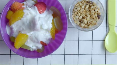 Salada De Frutas Iogurte E Granola Caseira Receitas