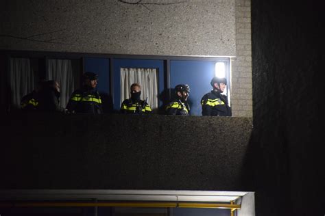 Verwarde Man Gooit Spullen Uit Woning Westhoef Gouda Arrestatieteam