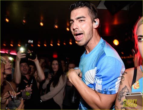 Joe Jonas Shares a Shirtless Snap Ahead of VMAs 2016!: Photo 3744547 | DNCE, Joe Jonas, Nick ...