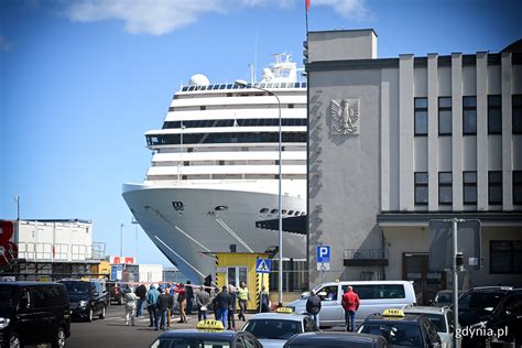 11 godzin z MSC Poesia potężny wycieczkowiec dziś w gdyńskim porcie