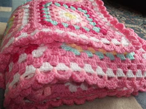 Helen's Colourful Crochet Blankets: Cosy crochet pink blanket