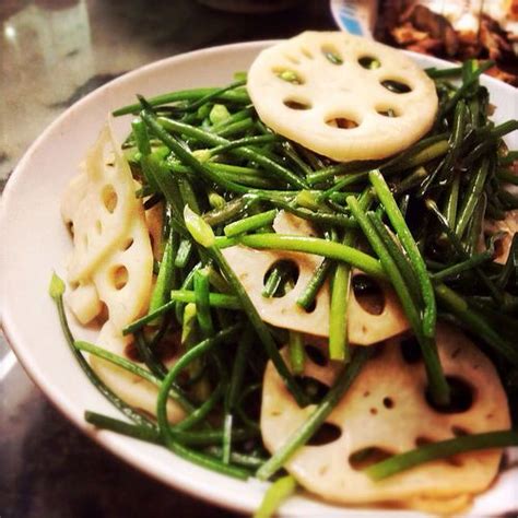 Stir Fry Lotus Root Chives Garlic Chives 韭菜花 炒 蓮藕 Easy Recipe