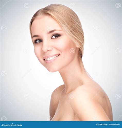 Belle Fille Avec Le Joli Sourire Photo Stock Image Du Adulte émotion