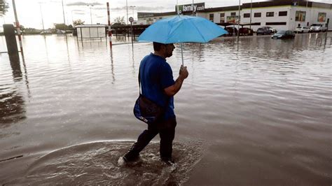 Alerta Roja Por Las Lluvias En Valencia Una Tormenta Torrencial Deja