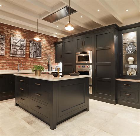 10 Black And Wood Kitchen DECOOMO