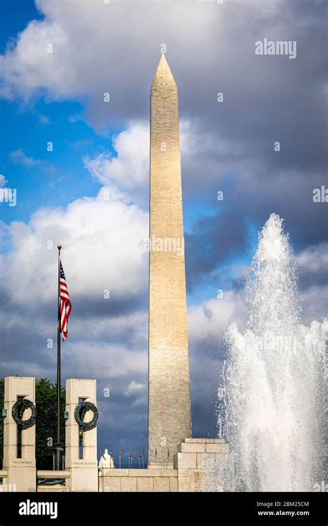 Fountain of the World War II Memorial and the Washington Memorial in ...