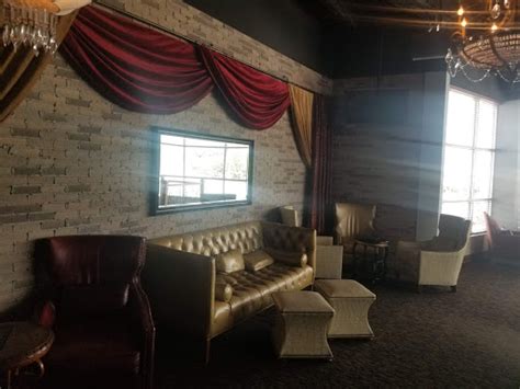 Movie Theater Paragon Village 12 Reviews And Photos 50 Towne Centre