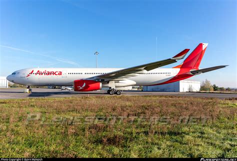 D AAAV Avianca Airbus A330 343 Photo by Björn Wylezich ID 1227544