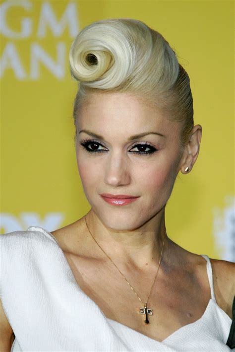 8 Times Gwen Stefani's Lipstick Wasn't Red