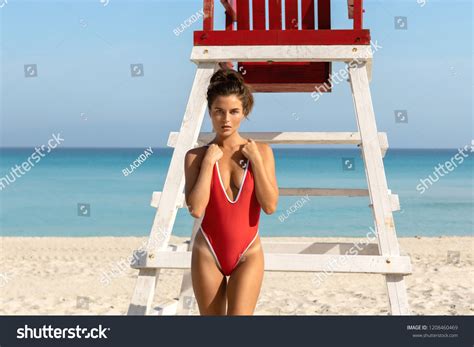 3478 Imágenes De Hot Lifeguard Imágenes Fotos Y Vectores De Stock Shutterstock