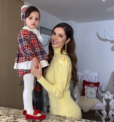 Marlene Favela Y Los Mejores Looks Con Los Que Ha Vestido A Su Hija