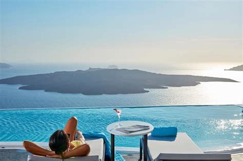 20 Best Hotels in Santorini (Luxury, 5-Star)