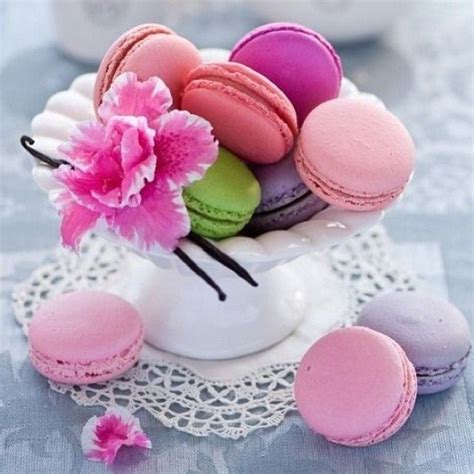 Pin By Francine Beve On Macaron Colorful Macarons Macarons Macaroons