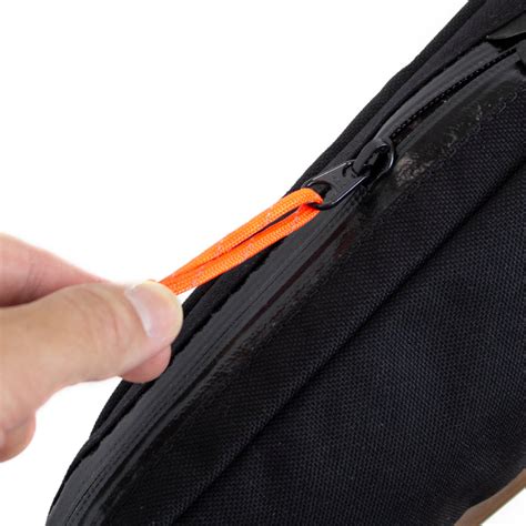 Bolt-on Top Tube Bag (0.8 Litres) – Restrap