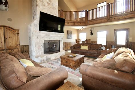 Oak Ridge Lodge — Frio Rentals