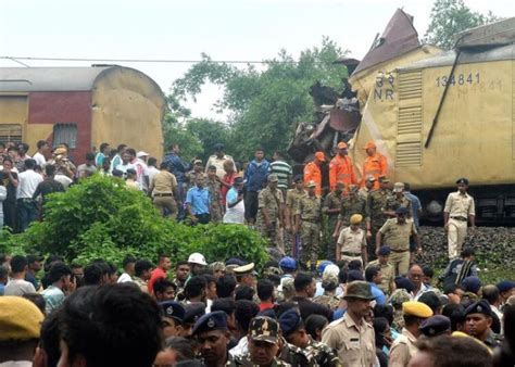 Video Choque De Trenes En La India Deja Varios Muertos Y Heridos