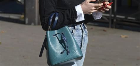 Este Es El Bolso En Azul Con Dise O Made In Spain Que No Para De