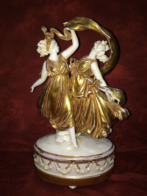 Антикварные статуэтки из фарфора Capodimonte | White porcelain ...