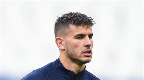 On est dans la m rde Après une soirée endiablée Lucas Hernandez