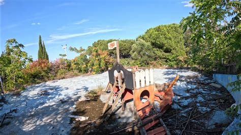 Esploriamo Un Parco Acquatico Abbandonato Da Anni Sulla Riva Dell