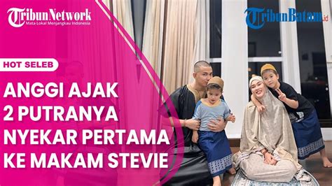 Pakai Baju Kado Terakhir Stevie Anggi Pratama Ajak 2 Putranya Nyekar