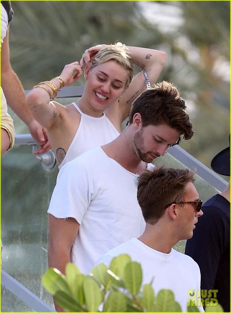 Miley Cyrus Gets Sweet Kiss From Boyfriend Patrick Schwarzenegger