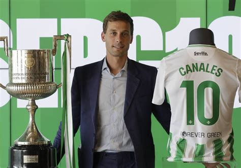 Emotiva despedida de Sergio Canales del Betis en imágenes