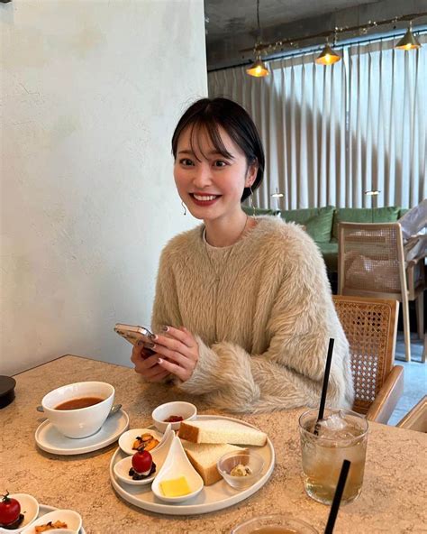 吉田南歩さんのインスタグラム写真 吉田南歩instagram「友達とランチday🤍 東京にきて1年半経って、ようやく友達が増えてきた