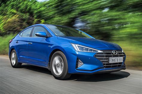 Hyundai Elantra Facelift Review Test Drive Of The Updated Bs6 Compliant Model Introduction