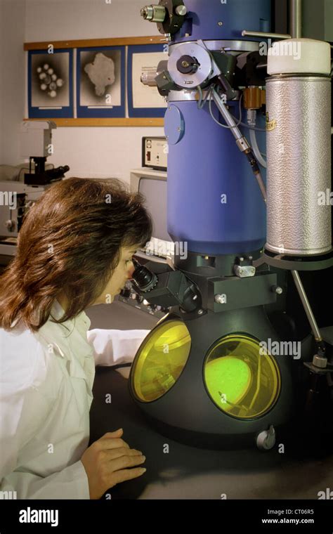 TRANSMISSION ELECTRON MICROSCOPE Stock Photo - Alamy