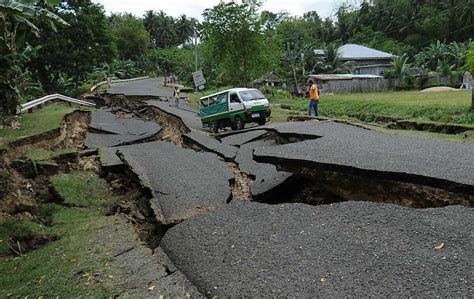 Philippines earthquake kills dozens