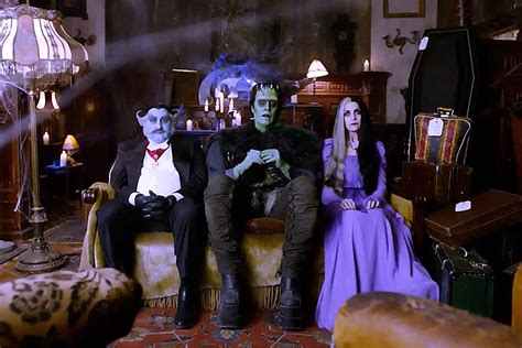 Watch Teaser Trailer For Rob Zombies Movie Remake Of The Munsters