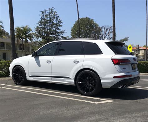 22 inch Blaque Diamond BD-11 Gloss Black on a 2021 Audi SQ7 | Element Wheels