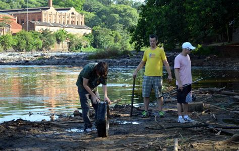 Grupo Se Mobiliza Pelo Facebook E Faxina O Rio Piracicaba Fotos Em