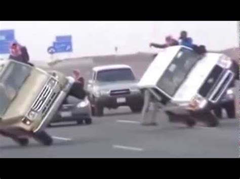 Stunt & Drifting: Amazing Crazy Car Stunts At DUBAI - Saudi Arabia ...