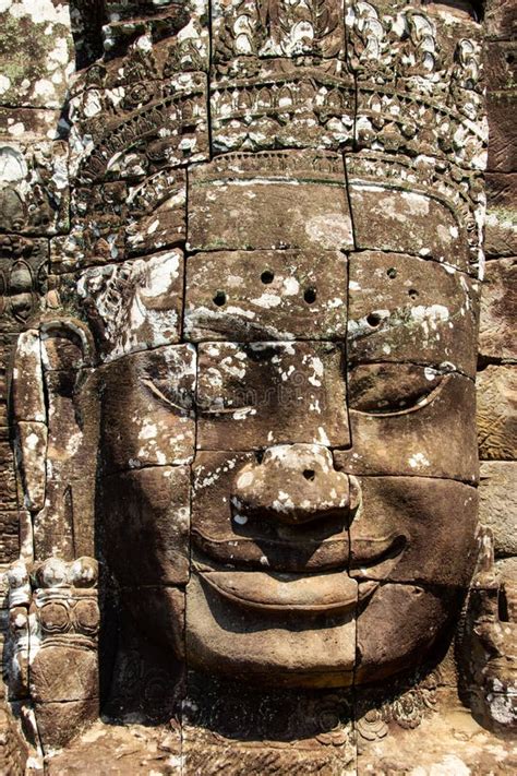 Rostro Gigante En Roca En El Templo De Bayon Foto De Archivo Imagen