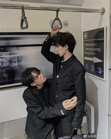 Pin by angel cardenas on Guardado rápido Couple poses reference Cute gay couples Pose