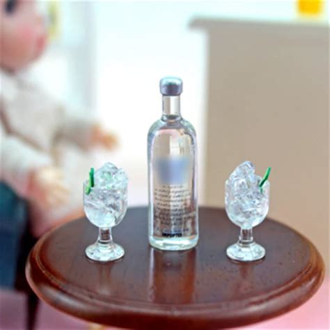 Bebidas En Miniatura Casa De Mu Ecas Botella De Vodka Y Dos Copas De