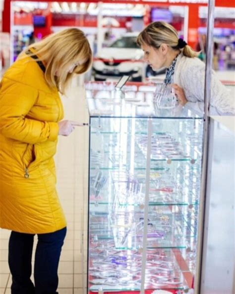 Дорогие девушки!! Приглашаем вас на вакансию продавца. ТЦ "Южная ...