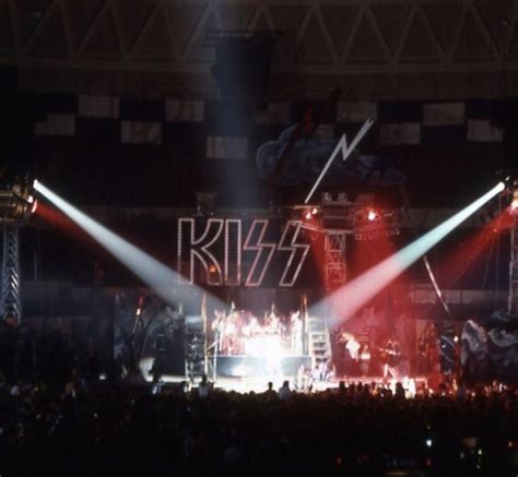 Pin by VinnieGuarna on RARE KISS PHOTOS - 1970's | Kiss photo, Hot band, Concert