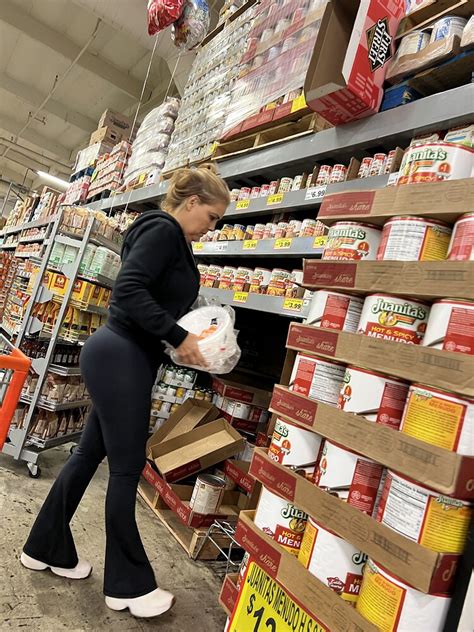 GILF With Amazing Ass Spandex Leggings Yoga Pants Forum