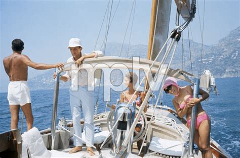 Hot Sexy Pat Suzuki Bikini Pics