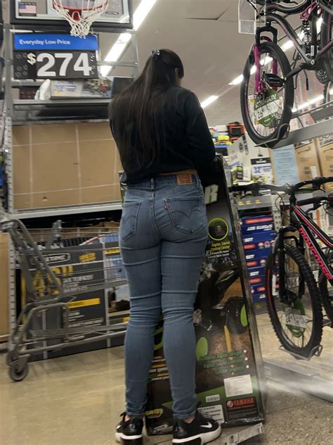 Cutest Latina Milf Ive Seen In A While Tight Jeans Forum