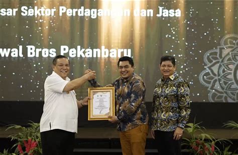 RS Awal Bros Raih Penghargaan Paritrana Award Provinsi Riau 2024 Dari